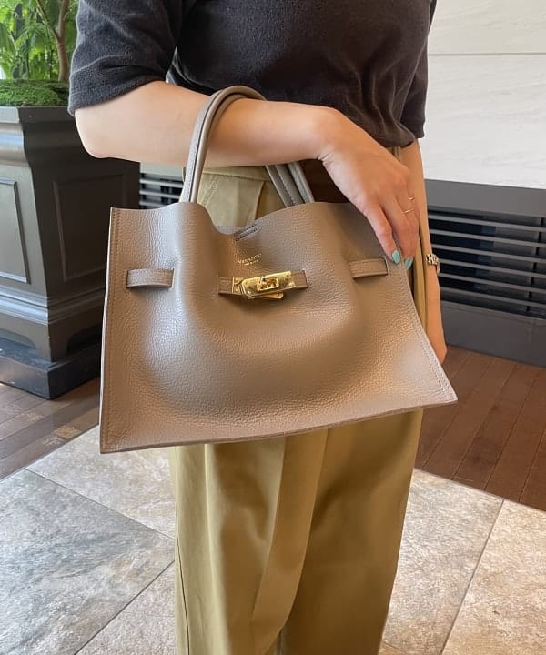 SAKAIさんの「BEAMS WOMEN｜バックオープン パイル プルオーバー」を使ったコーディネート