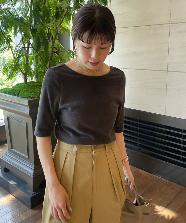 SAKAIさんの「BEAMS WOMEN｜バックオープン パイル プルオーバー」を使ったコーディネート