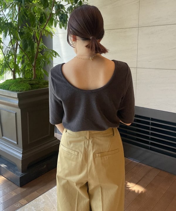 SAKAIさんの「BEAMS WOMEN｜バックオープン パイル プルオーバー」を使ったコーディネート