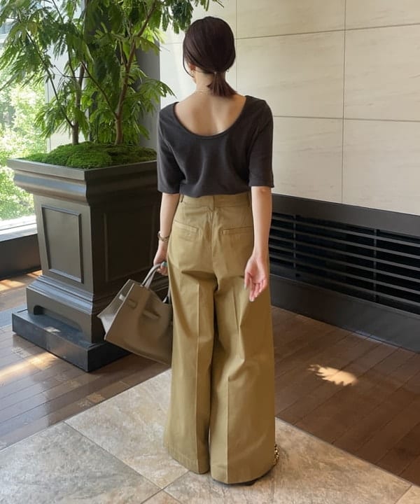 SAKAIさんの「BEAMS WOMEN｜バックオープン パイル プルオーバー」を使ったコーディネート