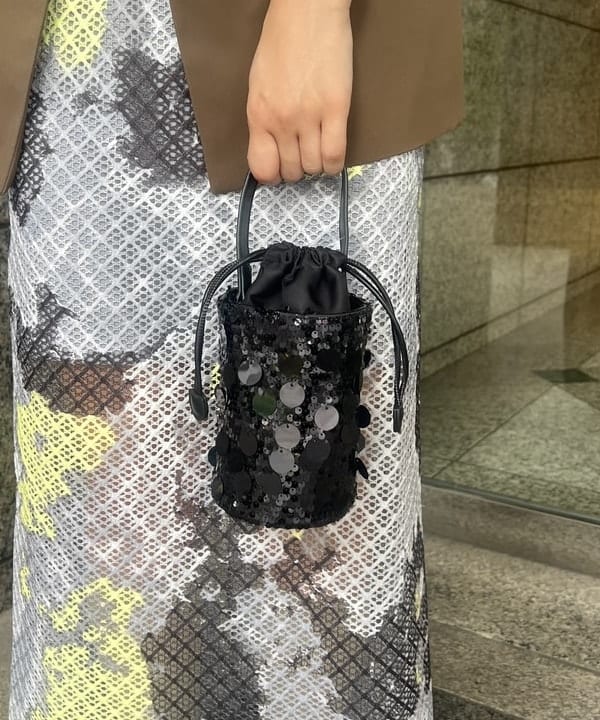 あさひさんの「BEAMS WOMEN｜blicenscell / sequin buscket バッグ」を使ったコーディネート