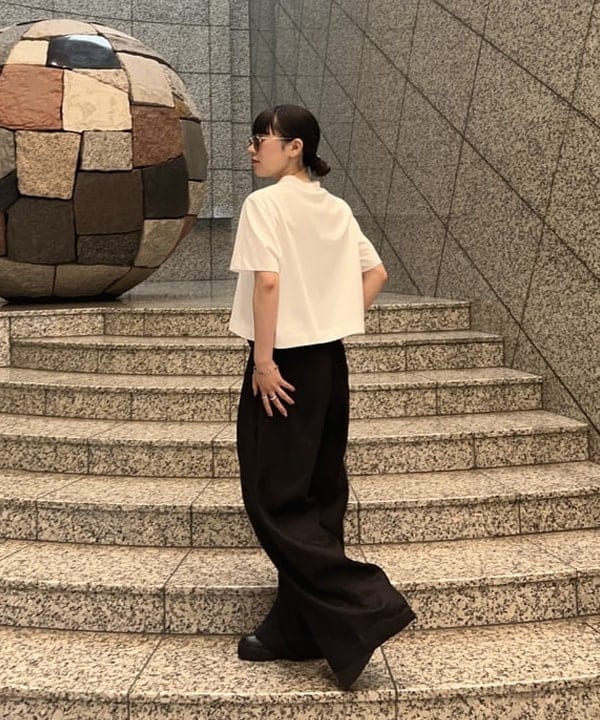 大槻 まひろさんの「BEAMS WOMEN｜モックネック ショート Tシャツ」を使ったコーディネート