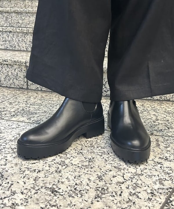 大槻 まひろさんの「BEAMS WOMEN｜モックネック ショート Tシャツ」を使ったコーディネート