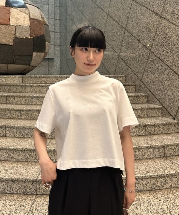 大槻 まひろさんの「BEAMS WOMEN｜モックネック ショート Tシャツ」を使ったコーディネート