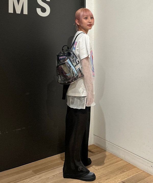 佐藤 亜美さんの「BEAMS WOMEN｜メッシュ シアー ライン パンツ」を使ったコーディネート