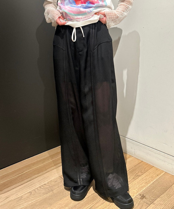 佐藤 亜美さんの「BEAMS WOMEN｜メッシュ シアー ライン パンツ」を使ったコーディネート