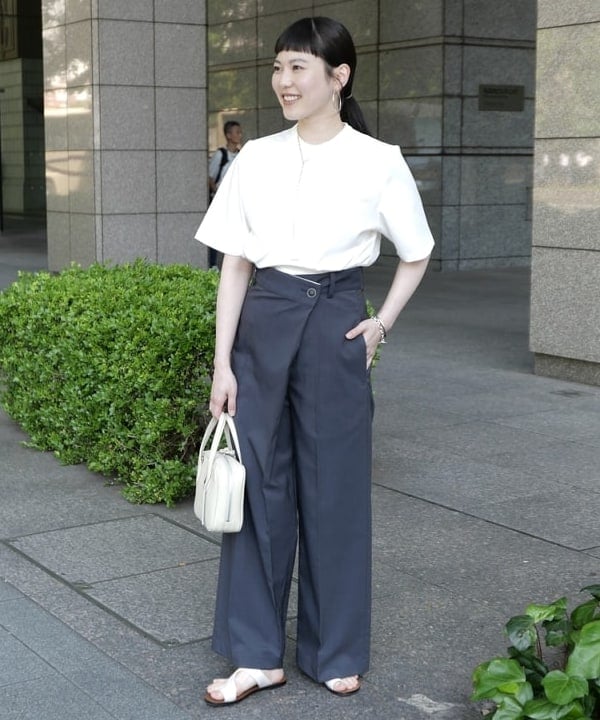 Ichika Hondaさんの「BEAMS WOMEN｜ラップ タック ワイドパンツ」を使ったコーディネート