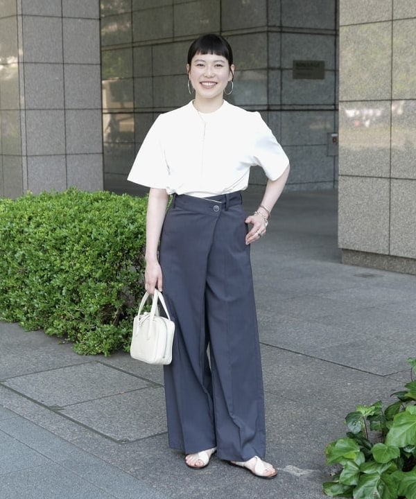 Ichika Hondaさんの「BEAMS WOMEN｜ラップ タック ワイドパンツ」を使ったコーディネート