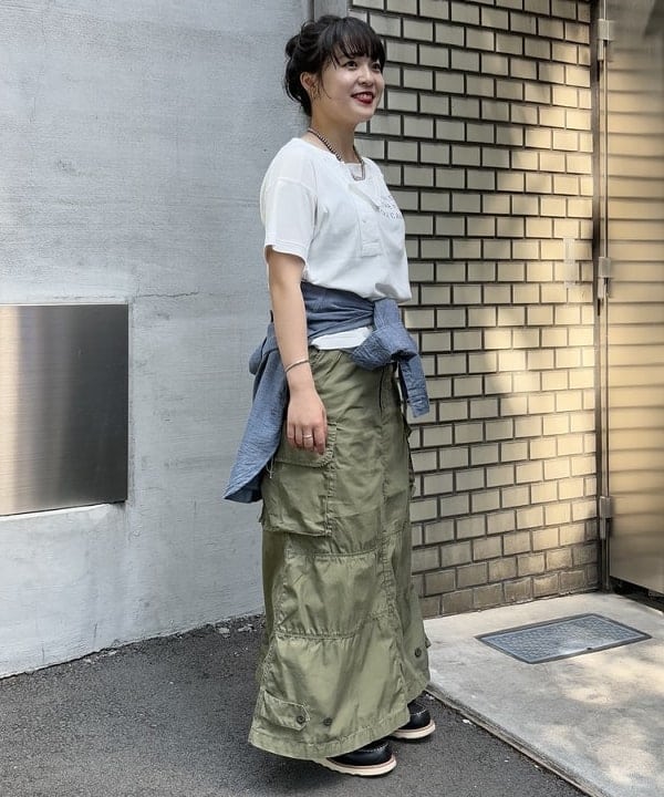 ナガオカ サキさんの「BEAMS WOMEN｜ロゴ ヘンリーネック ショートスリーブ」を使ったコーディネート