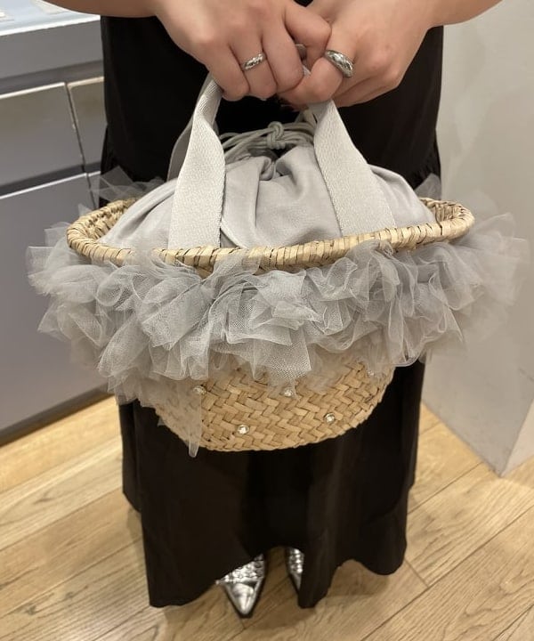 chikaさんの「BEAMS WOMEN｜フリル ビジュー カゴ バッグ」を使ったコーディネート