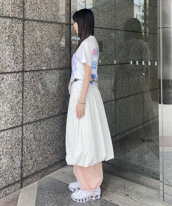 加歩さんの「BEAMS WOMEN｜グロッシー バルーン スカート」を使ったコーディネート