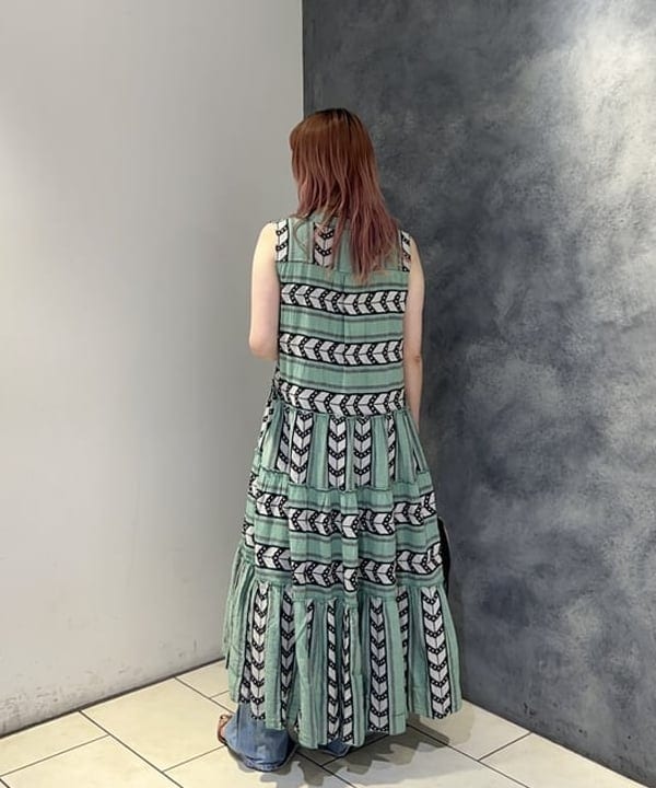 篠崎 香月さんの「BEAMS WOMEN｜VIOLAd’ORO / ラフィア調 ムーンバッグ」を使ったコーディネート