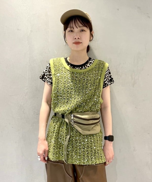 カタヤマ アヤさんの「BEAMS WOMEN｜フェイクレザー ダブルニーパンツ」を使ったコーディネート