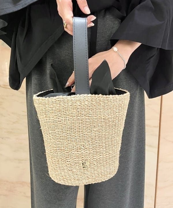 AONO SHIKAMAさんの「BEAMS WOMEN｜【別注】PHILIPPE AUDIBERT / Nava パール ブレスレット」を使ったコーディネート