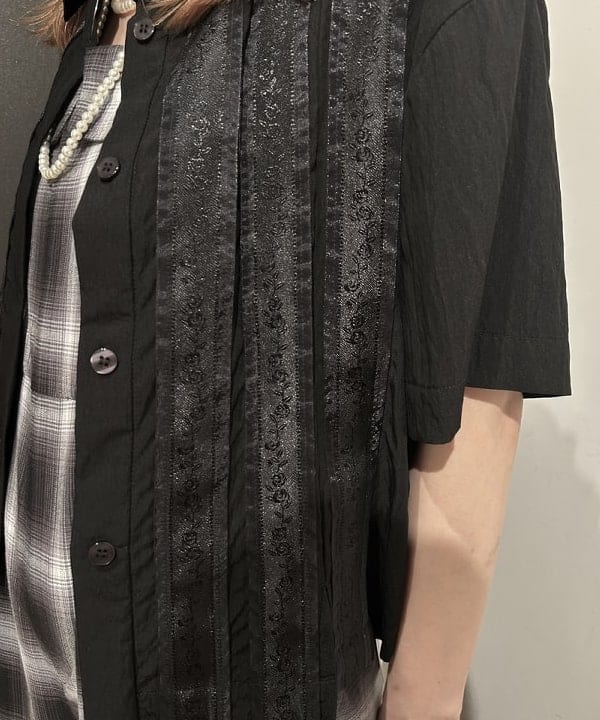 早川 萌子さんの「BEAMS WOMEN｜レーステープ ライン シャツ」を使ったコーディネート