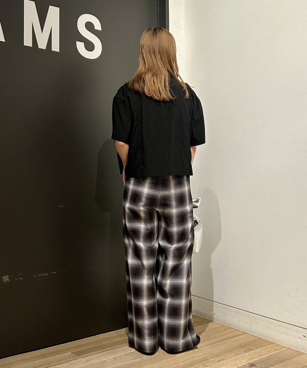 早川 萌子さんの「BEAMS WOMEN｜レーステープ ライン シャツ」を使ったコーディネート