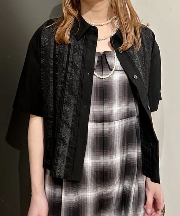 早川 萌子さんの「BEAMS WOMEN｜レーステープ ライン シャツ」を使ったコーディネート