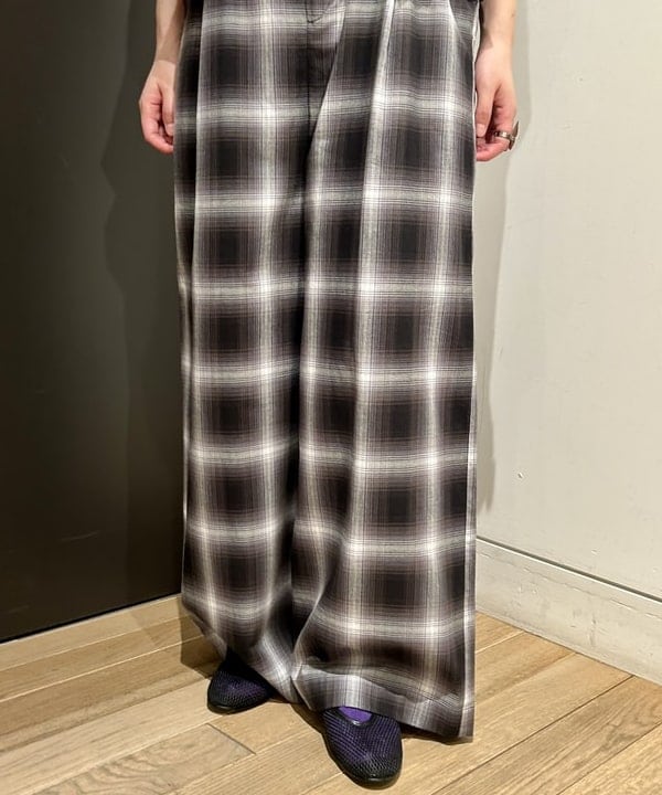 早川 萌子さんの「BEAMS WOMEN｜レーステープ ライン シャツ」を使ったコーディネート