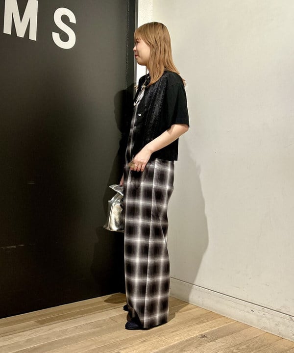 早川 萌子さんの「BEAMS WOMEN｜レーステープ ライン シャツ」を使ったコーディネート