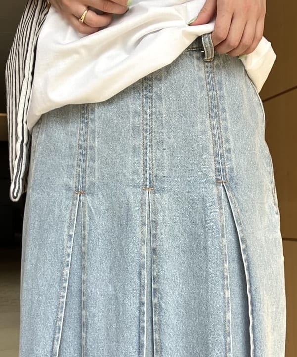 Hazukiさんの「BEAMS WOMEN｜デニム タック ミディアム スカート」を使ったコーディネート