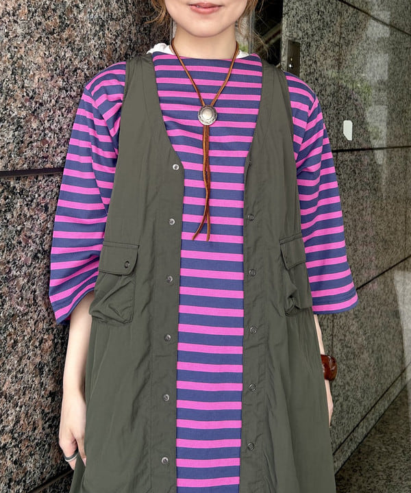 小原 もこさんの「BEAMS WOMEN｜ナイロン タッサー C-1 ノースリーブ ワンピース」を使ったコーディネート