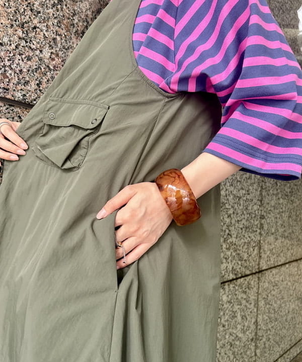 小原 もこさんの「BEAMS WOMEN｜ナイロン タッサー C-1 ノースリーブ ワンピース」を使ったコーディネート