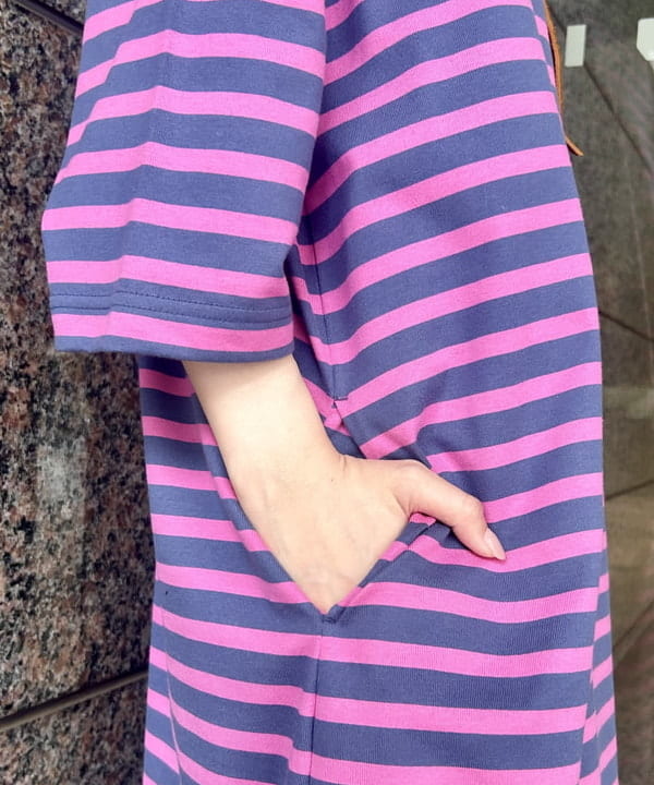 小原 もこさんの「BEAMS WOMEN｜ナイロン タッサー C-1 ノースリーブ ワンピース」を使ったコーディネート