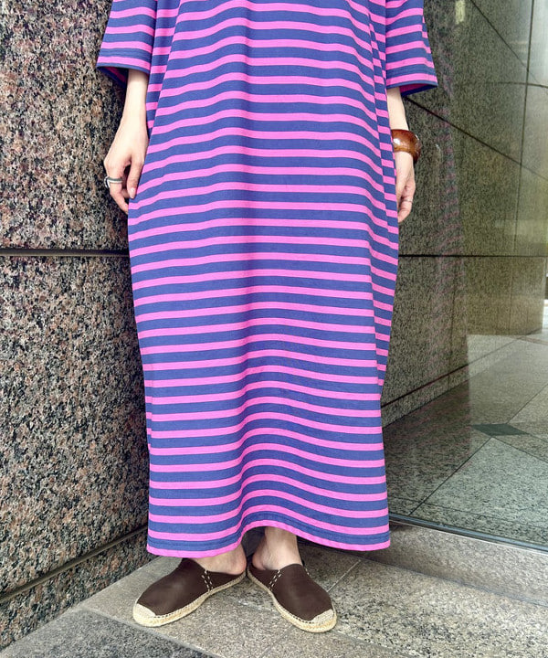 小原 もこさんの「BEAMS WOMEN｜ナイロン タッサー C-1 ノースリーブ ワンピース」を使ったコーディネート