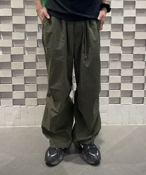 マツミヤさんの「BEAMS WOMEN｜BEAMS / コットン ナイロン オーバーパンツ」を使ったコーディネート