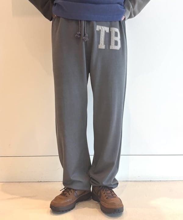 カスタニ モモノさんの「BEAMS WOMEN｜エルボー パッチ バスク ロングスリーブ」を使ったコーディネート