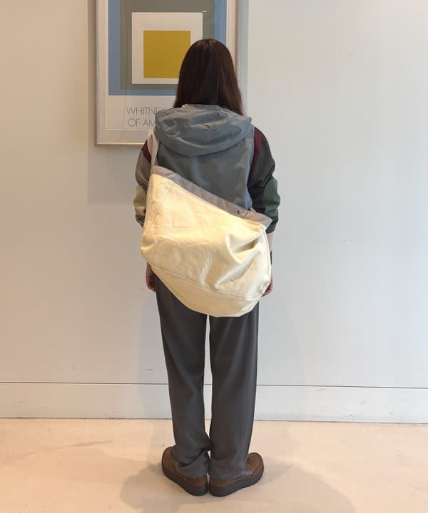 カスタニ モモノさんの「BEAMS WOMEN｜エルボー パッチ バスク ロングスリーブ」を使ったコーディネート