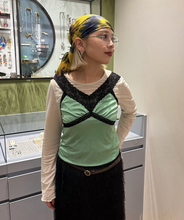 山本 里南さんの「BEAMS WOMEN｜フリンジ ファー タイトスカート」を使ったコーディネート