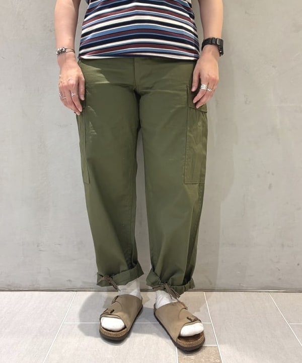 kawaiさんの「BEAMS WOMEN｜【別注】BUZZ RICKSON'S / ポプリン アーミーパンツ」を使ったコーディネート