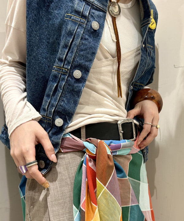 小原 もこさんの「BEAMS WOMEN｜maturely / ディープ タック ワイド スラックス」を使ったコーディネート