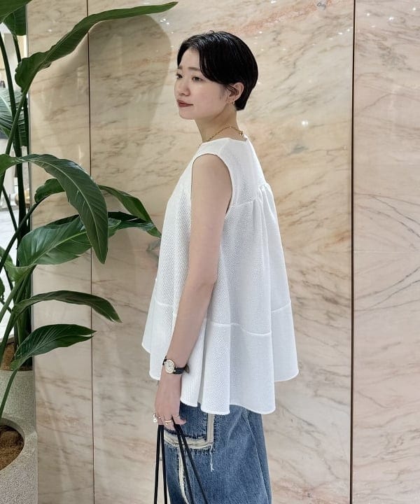 SANOさんの「BEAMS WOMEN｜ラッセルメッシュ ノースリーブ プルオーバー」を使ったコーディネート