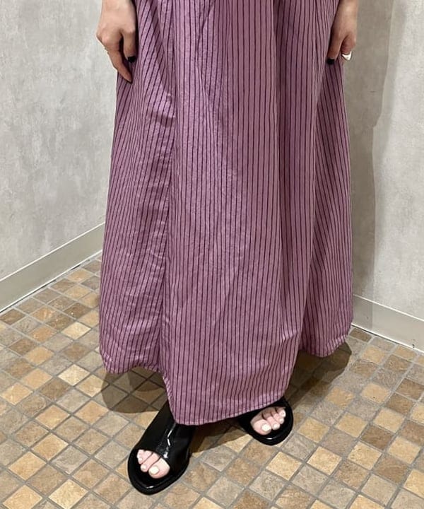 森本 理絵さんの「BEAMS WOMEN｜ストライプ フレンチパフ スリーブ ワンピース」を使ったコーディネート