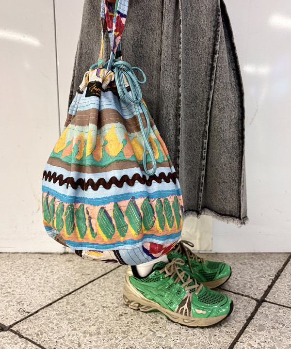 amaさんの「BEAMS WOMEN｜デニム タック ミディアム スカート」を使ったコーディネート