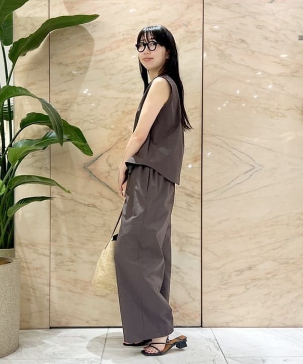 中丸　栞さんの「BEAMS WOMEN｜ウエストリボン ドライ パンツ」を使ったコーディネート