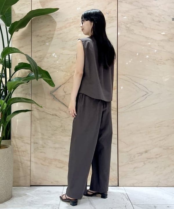 中丸　栞さんの「BEAMS WOMEN｜ウエストリボン ドライ パンツ」を使ったコーディネート