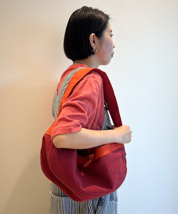 ミナミマリコさんの「BEAMS WOMEN｜【別注】BIGMAC / ヒッコリー オーバーオール」を使ったコーディネート