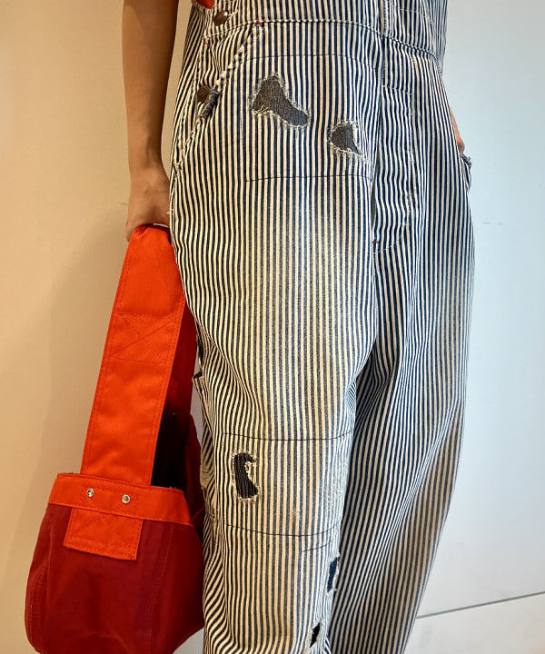 ミナミマリコさんの「BEAMS WOMEN｜【別注】BIGMAC / ヒッコリー オーバーオール」を使ったコーディネート