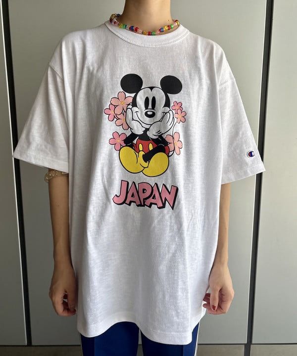 みりさんの「【別注】Champion / ミッキー Tシャツ」を使ったコーディネート