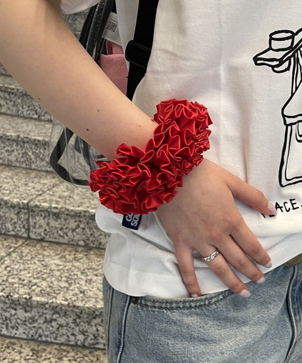 まゆちゃんさんの「BEAMS WOMEN｜〈WOMEN〉FUJI ROCK FESTIVAL'25 / UENO KOSEI Hello, It’s me T-SHIRT」を使ったコーディネート