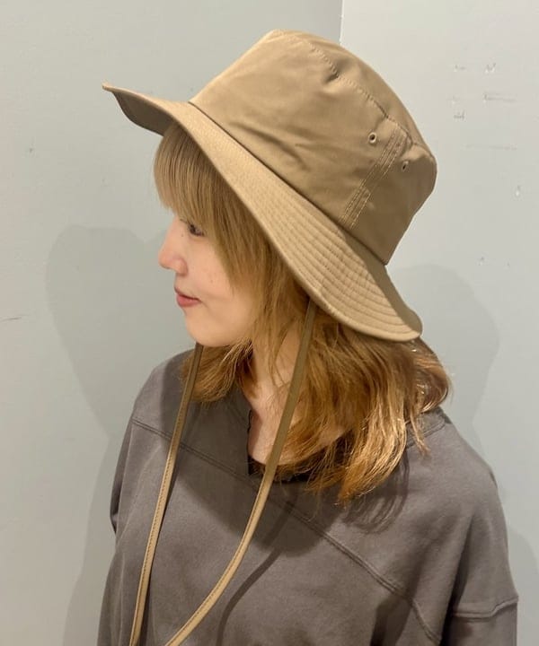 小原 もこさんの「BEAMS WOMEN｜折り畳み バケット ハット」を使ったコーディネート