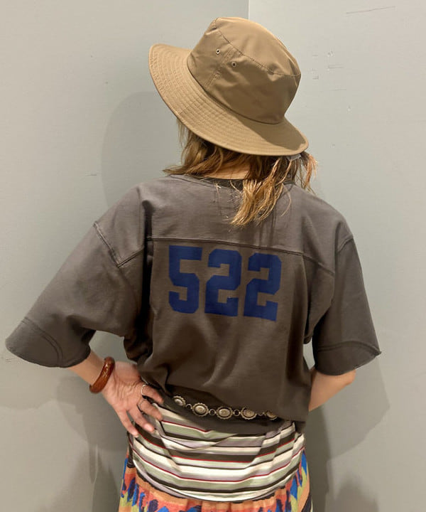 小原 もこさんの「BEAMS WOMEN｜折り畳み バケット ハット」を使ったコーディネート