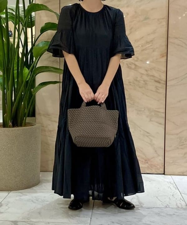 小笠原 楓さんの「BEAMS WOMEN｜MARIHA / 春のすずらん ソリッド ワンピース」を使ったコーディネート