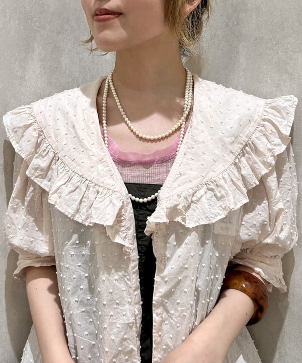 小原 もこさんの「BEAMS WOMEN｜BEAMS BOY / 樹脂 パール ロング ネックレス」を使ったコーディネート