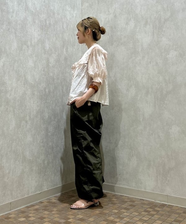 小原 もこさんの「BEAMS WOMEN｜BEAMS BOY / 樹脂 パール ロング ネックレス」を使ったコーディネート