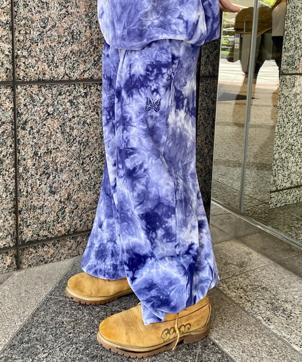 はるひむさんの「BEAMS WOMEN｜【別注】NEEDLES / ベロア Uネック Tシャツ」を使ったコーディネート