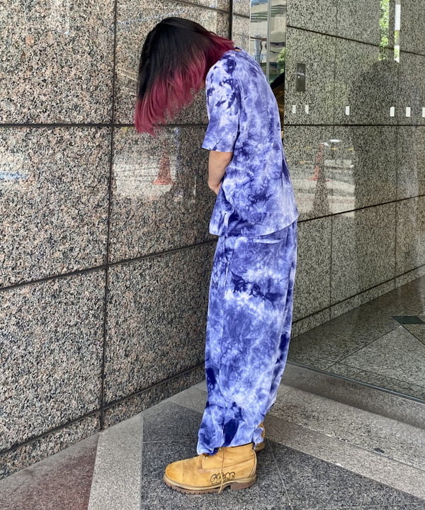 はるひむさんの「BEAMS WOMEN｜【別注】NEEDLES / ベロア Uネック Tシャツ」を使ったコーディネート